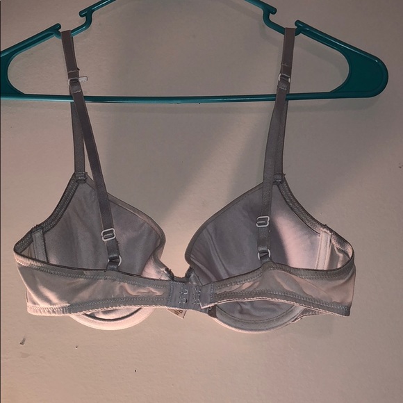 white bra - Picture 2 of 4